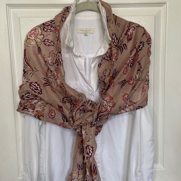 Old Navy Accessories - Pinks Burgundy Floral Scarf